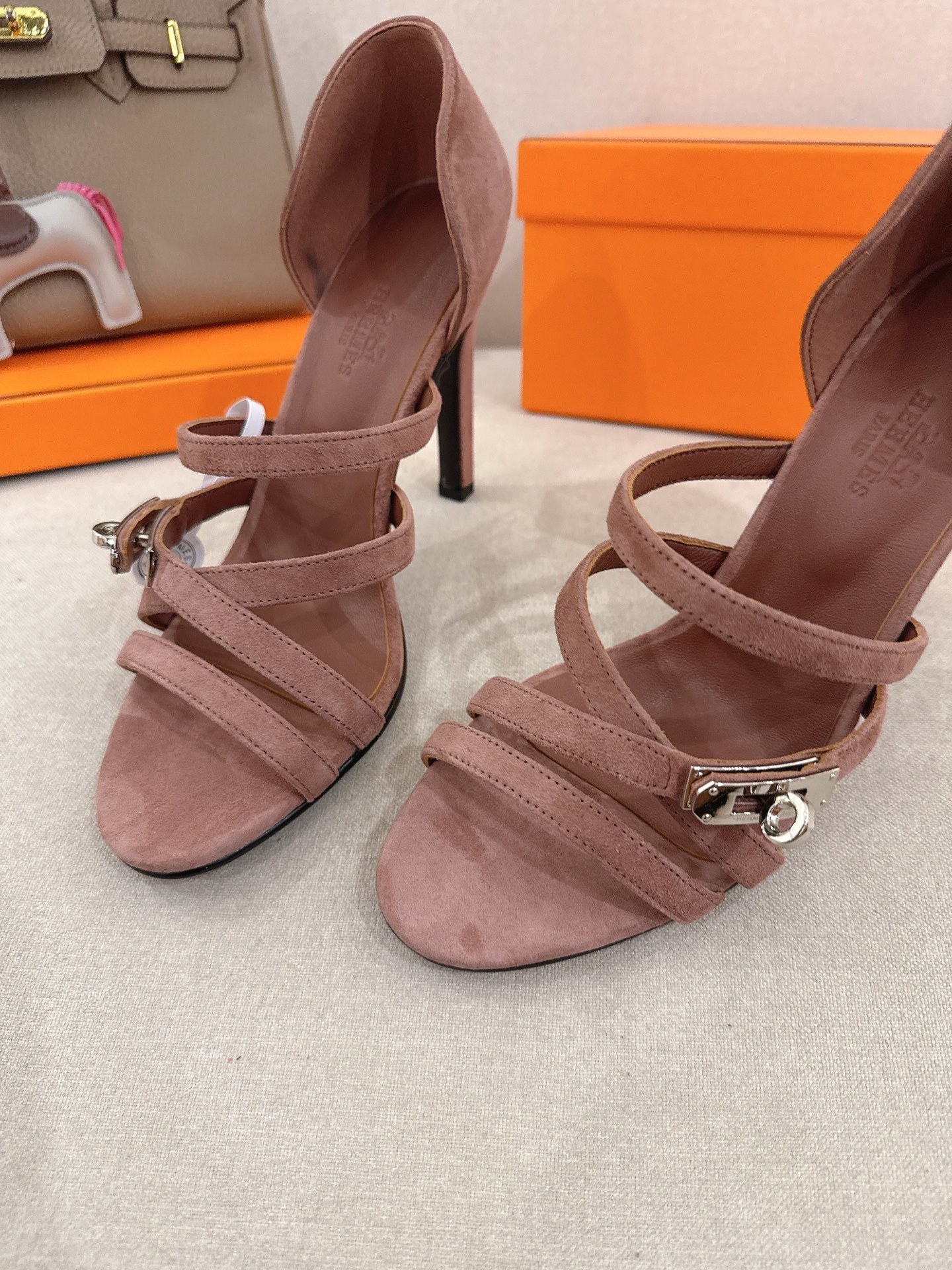 ua H**me5 lipstick 105 sandal