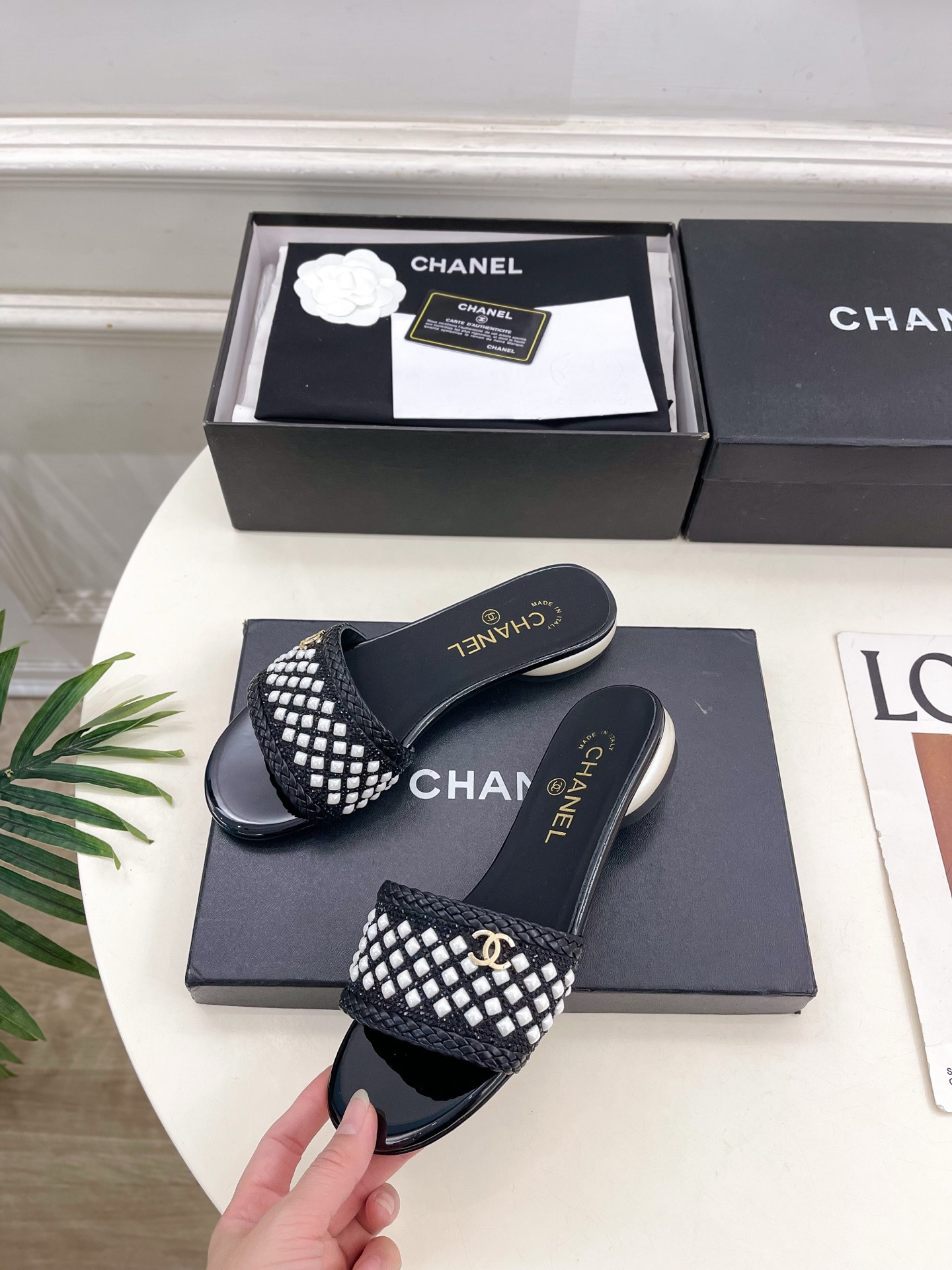 UA Chanel Slides