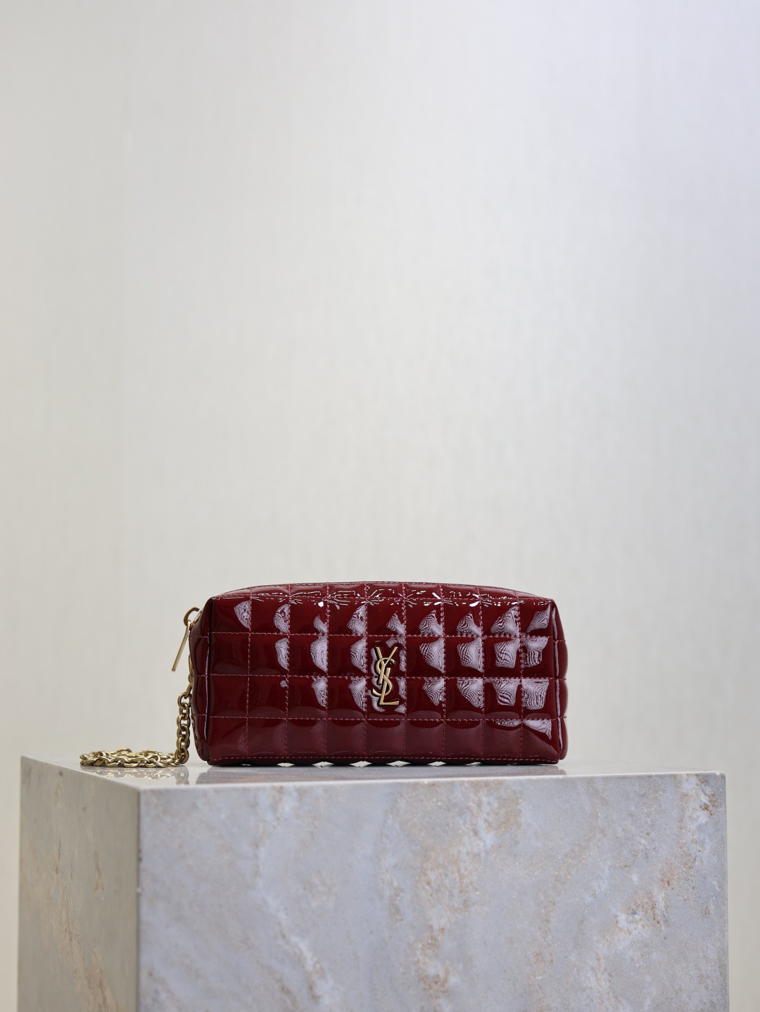 YSL CASSANDRE MATELASSÉ CARRÉ pouch on chain in shiny 18.5x8.5x4cm