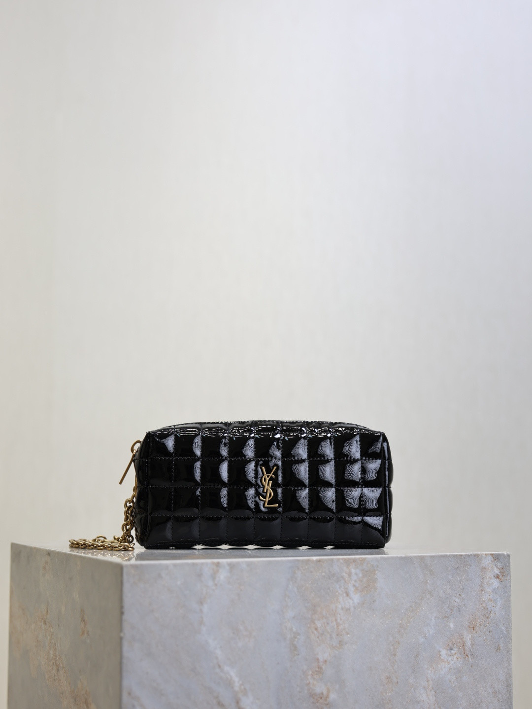 YSL CASSANDRE MATELASSÉ CARRÉ pouch on chain in shiny 18.5x8.5x4cm