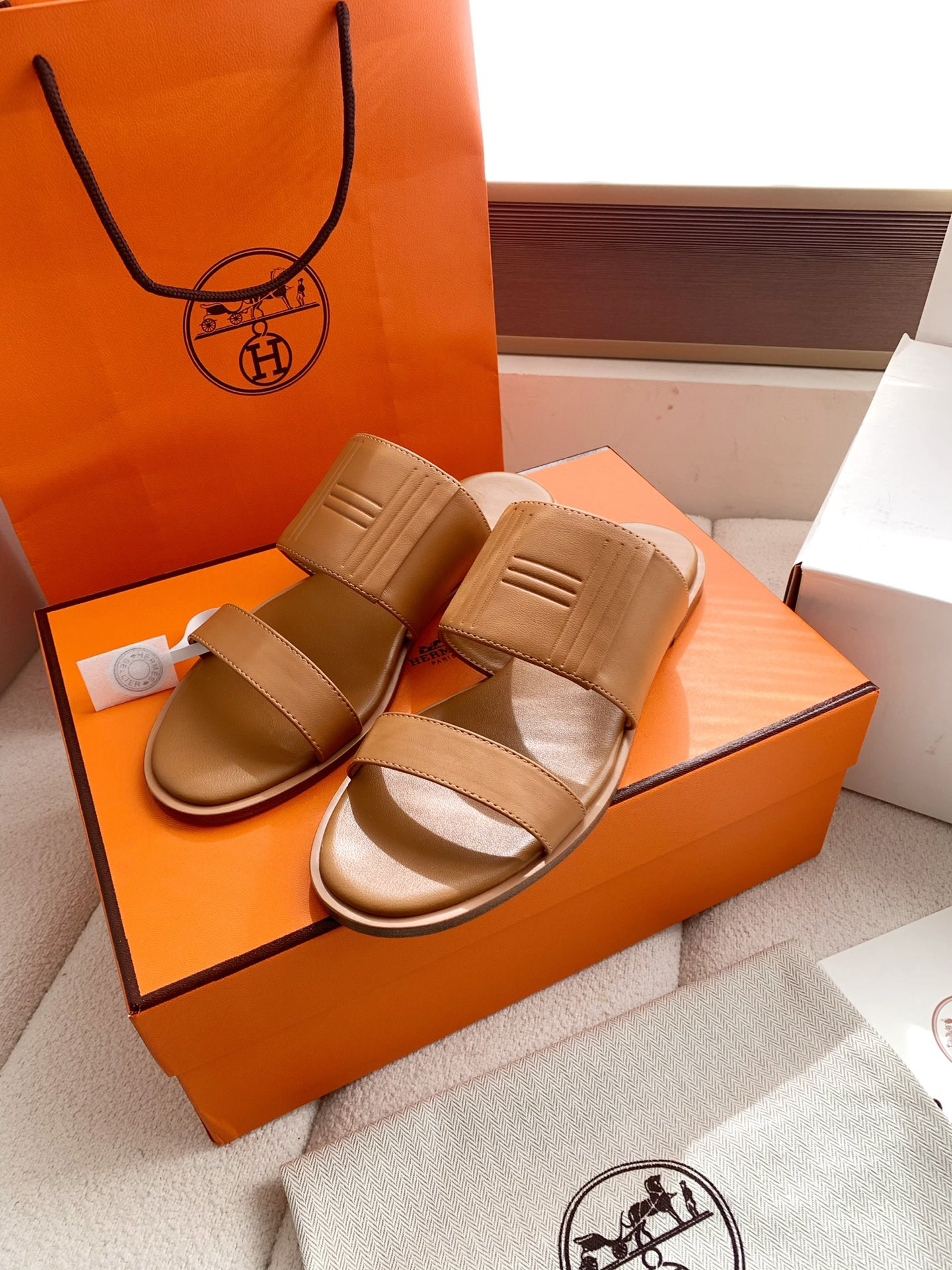 ua H**me5 mona sandal