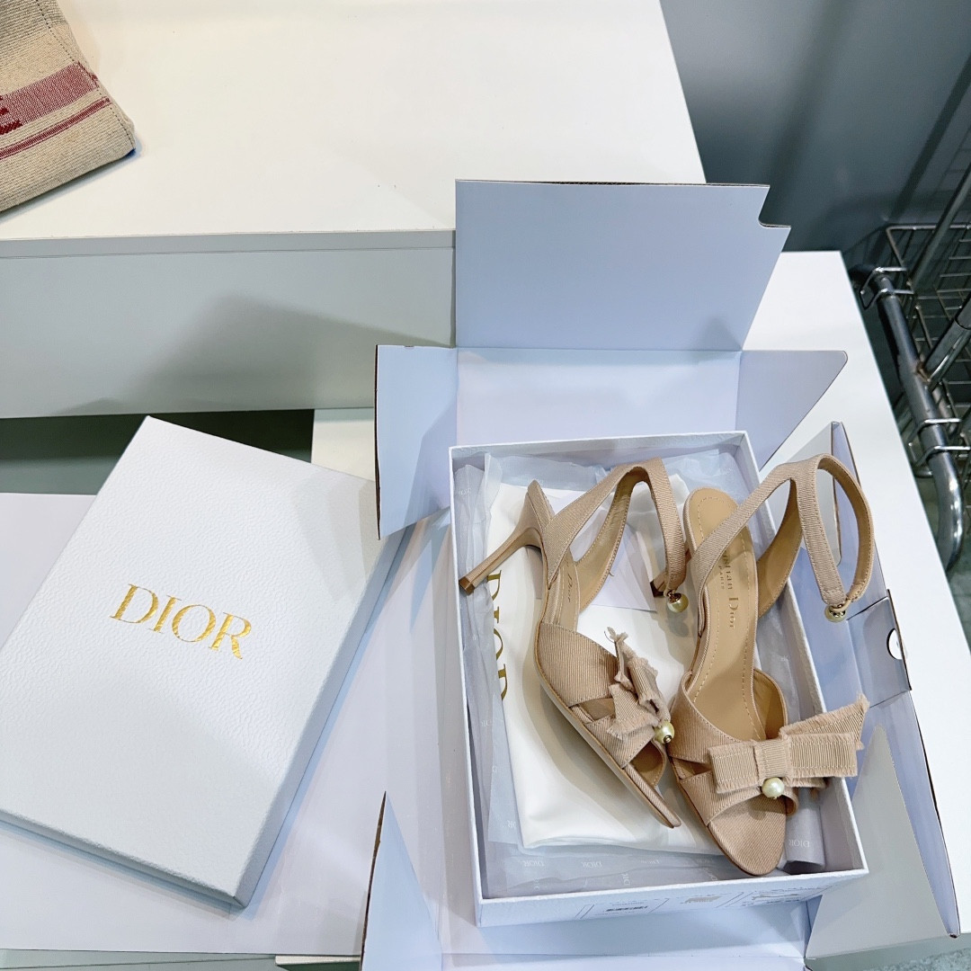 ua D10r aD10rable heeled sandal 9cm