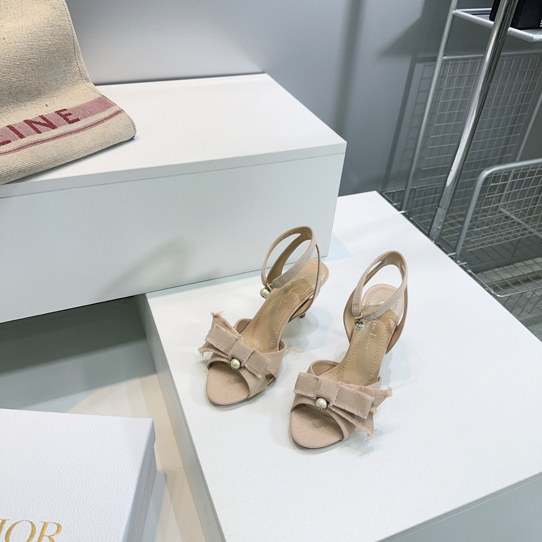 ua D10r aD10rable heeled sandal 9cm
