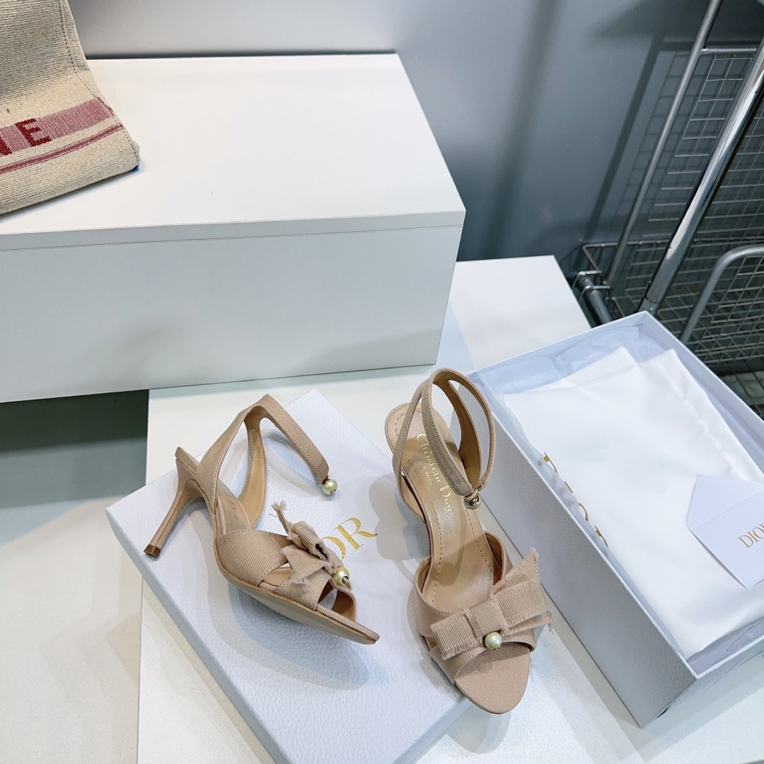 ua D10r aD10rable heeled sandal 9cm