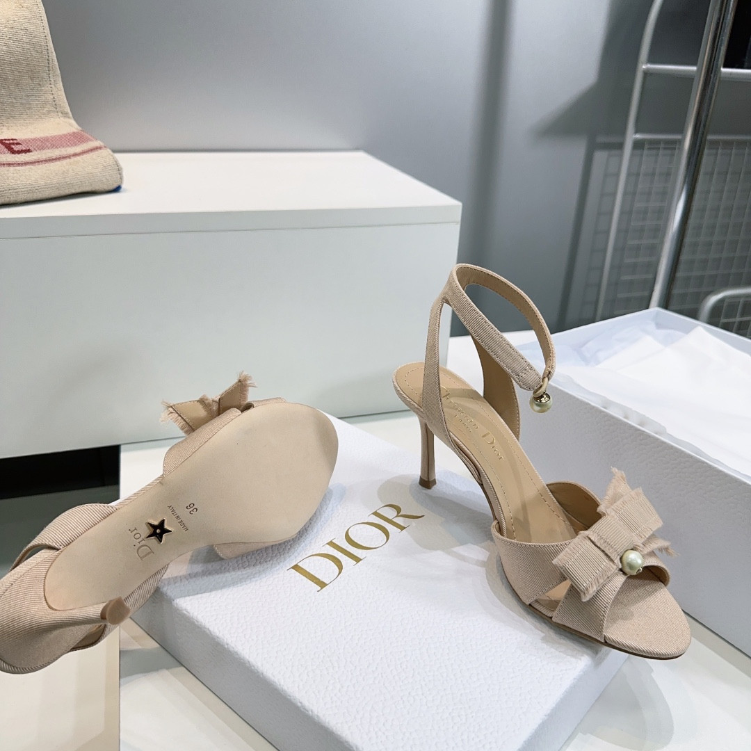 ua D10r aD10rable heeled sandal 9cm