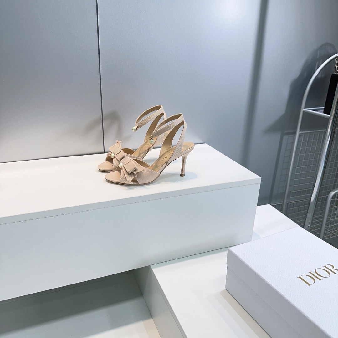 ua D10r aD10rable heeled sandal 9cm