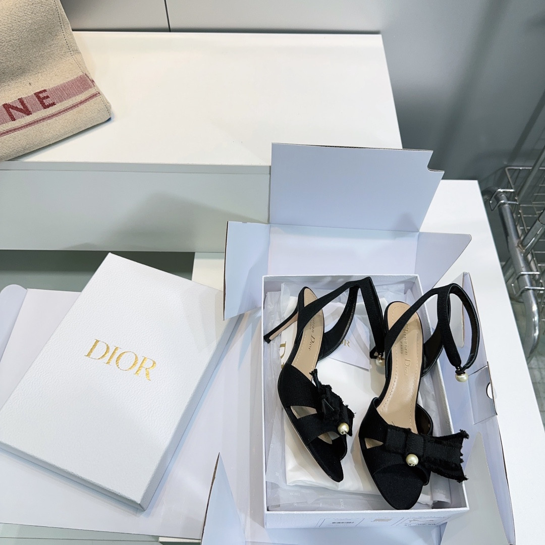 ua D10r aD10rable heeled sandal 9cm