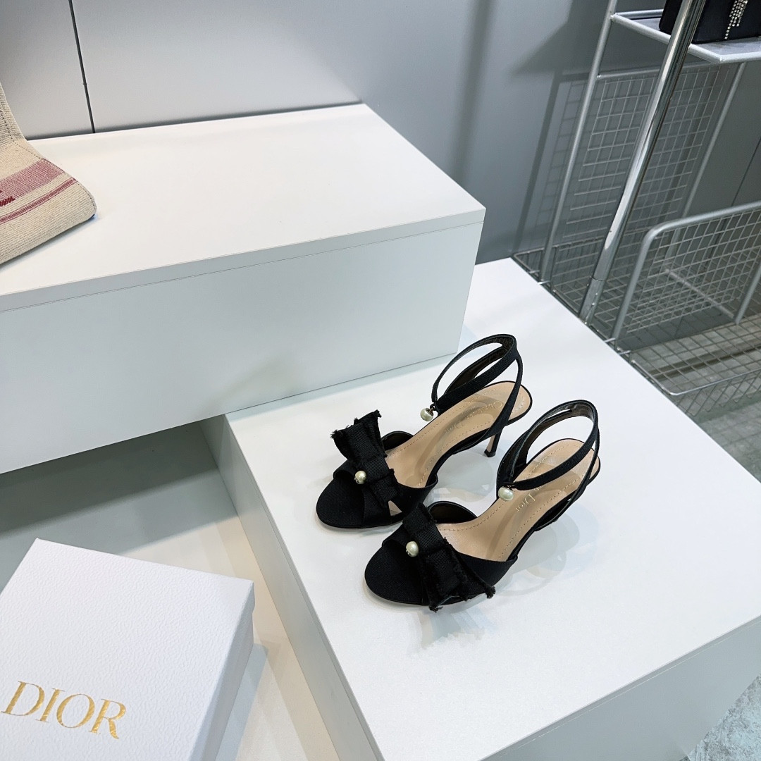 ua D10r aD10rable heeled sandal 9cm