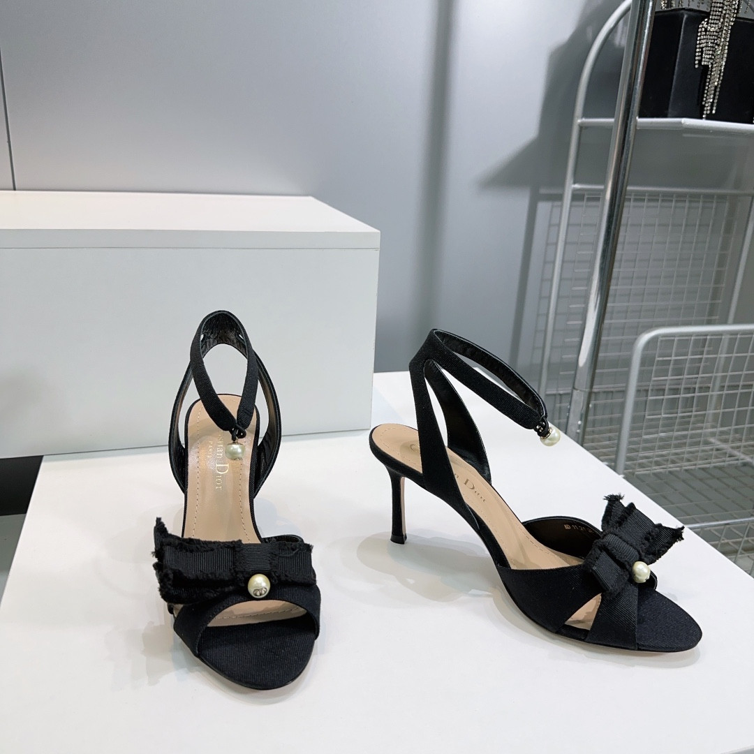 ua D10r aD10rable heeled sandal 9cm