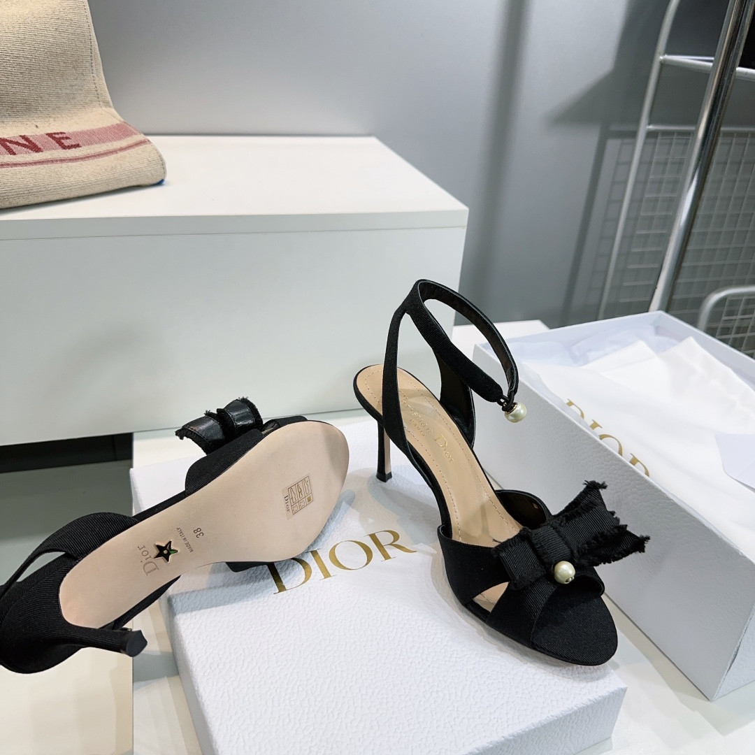 ua D10r aD10rable heeled sandal 9cm