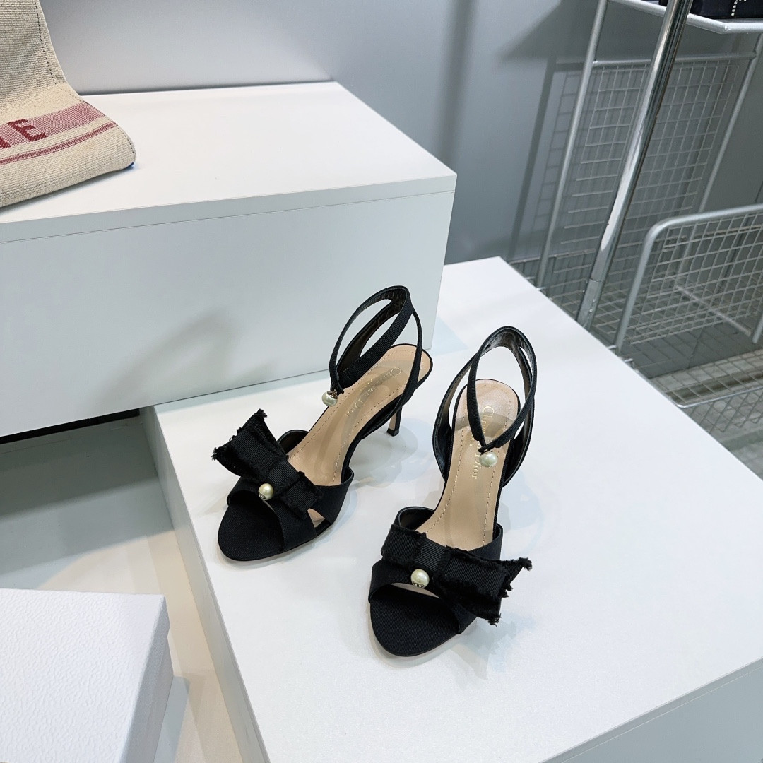 ua D10r aD10rable heeled sandal 9cm