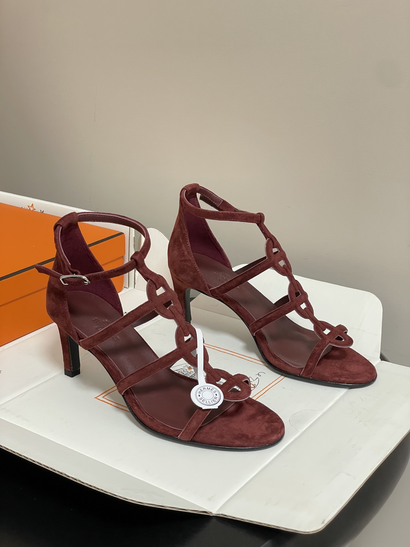 ua H**me5 magic 70 sandal