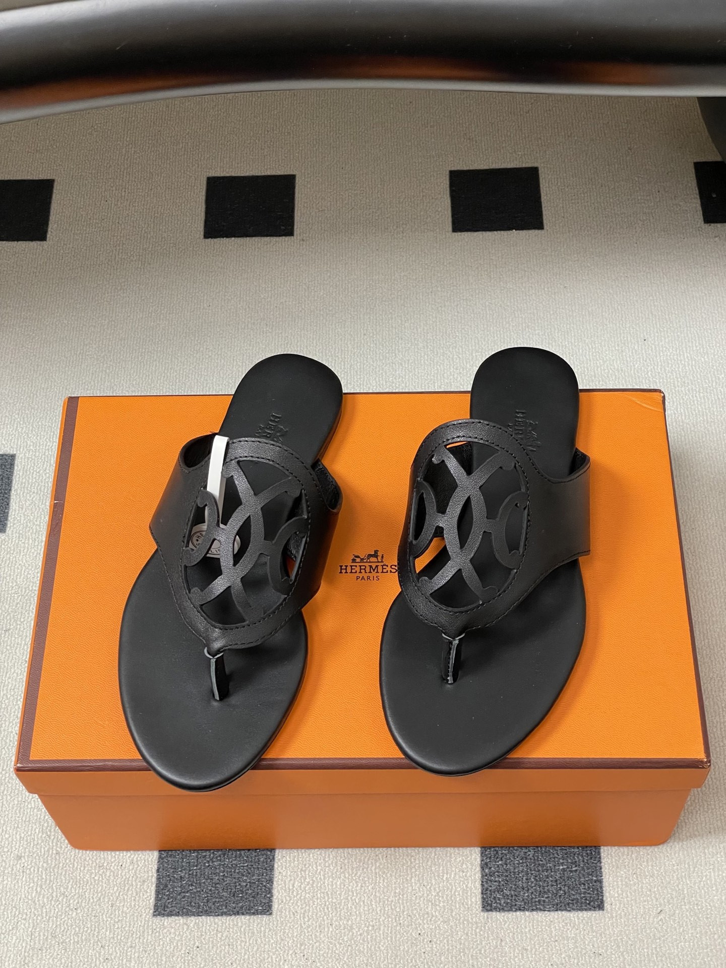 ua H**me5 mage sandal