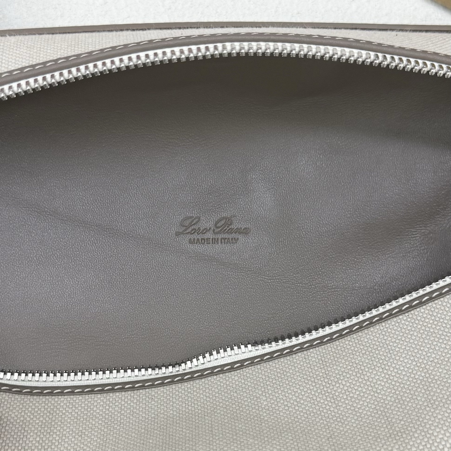 Loro Piana Extra pouch L29 29x18x5cm