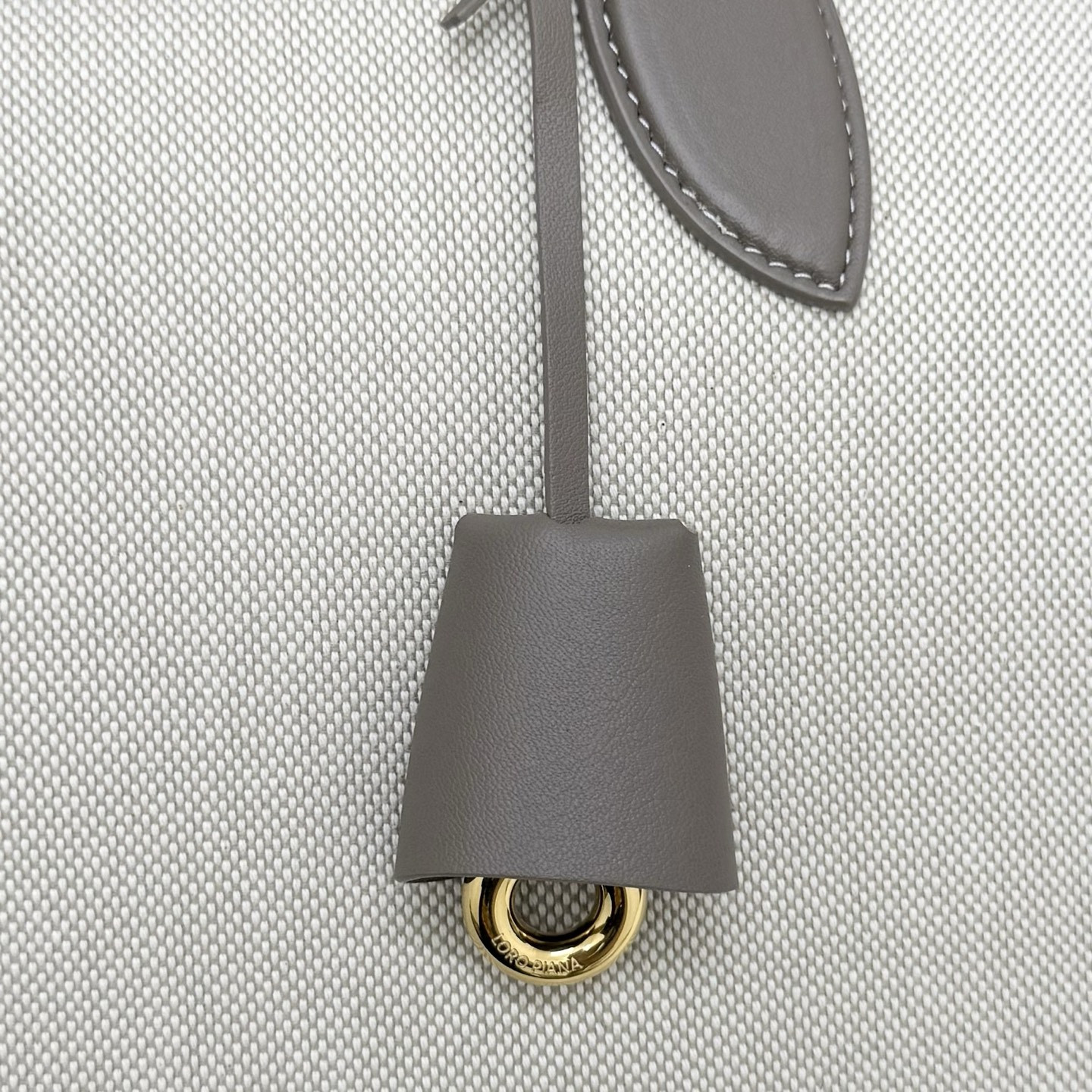 Loro Piana Needle 38x22x16cm