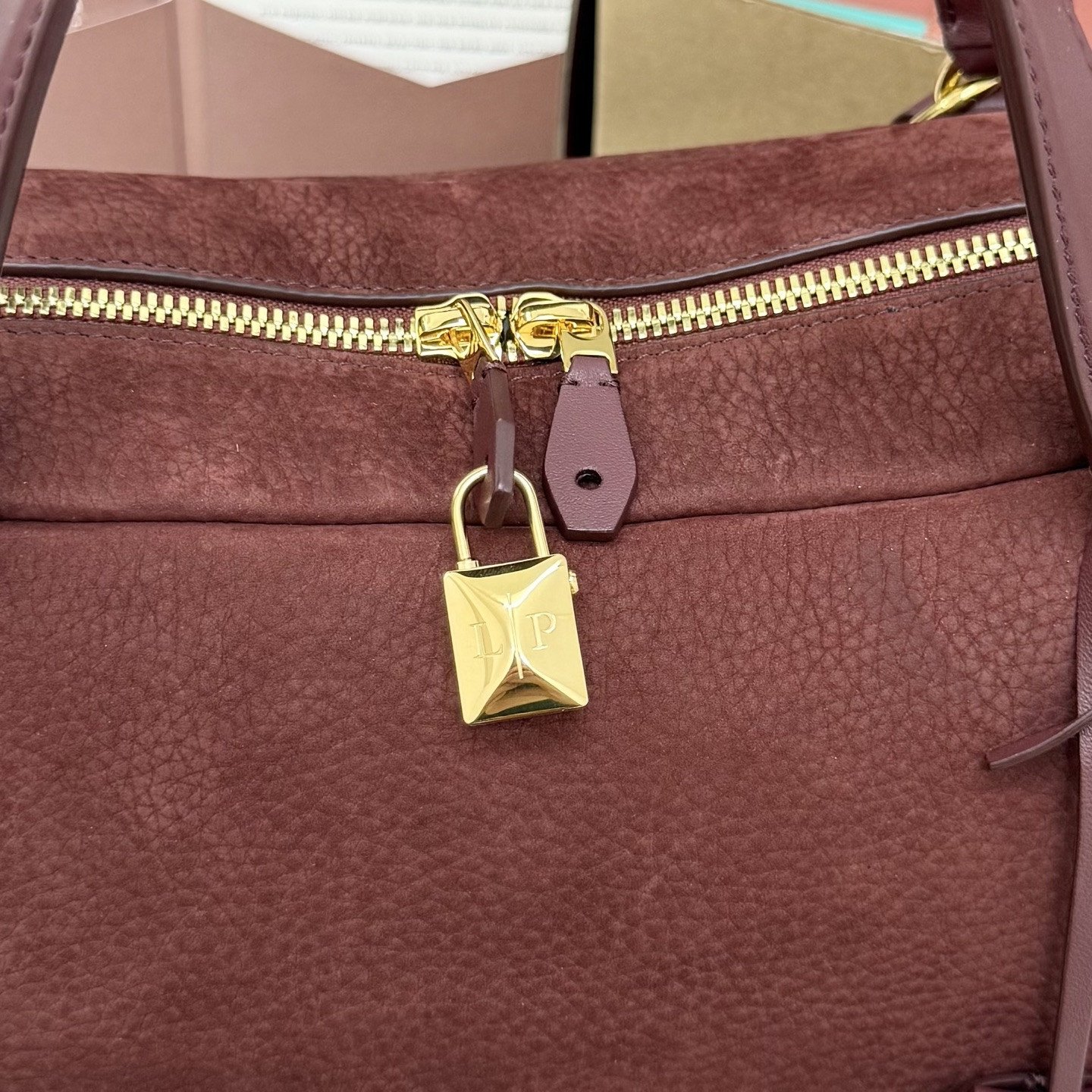 Loro Piana Needle 38x22x16cm