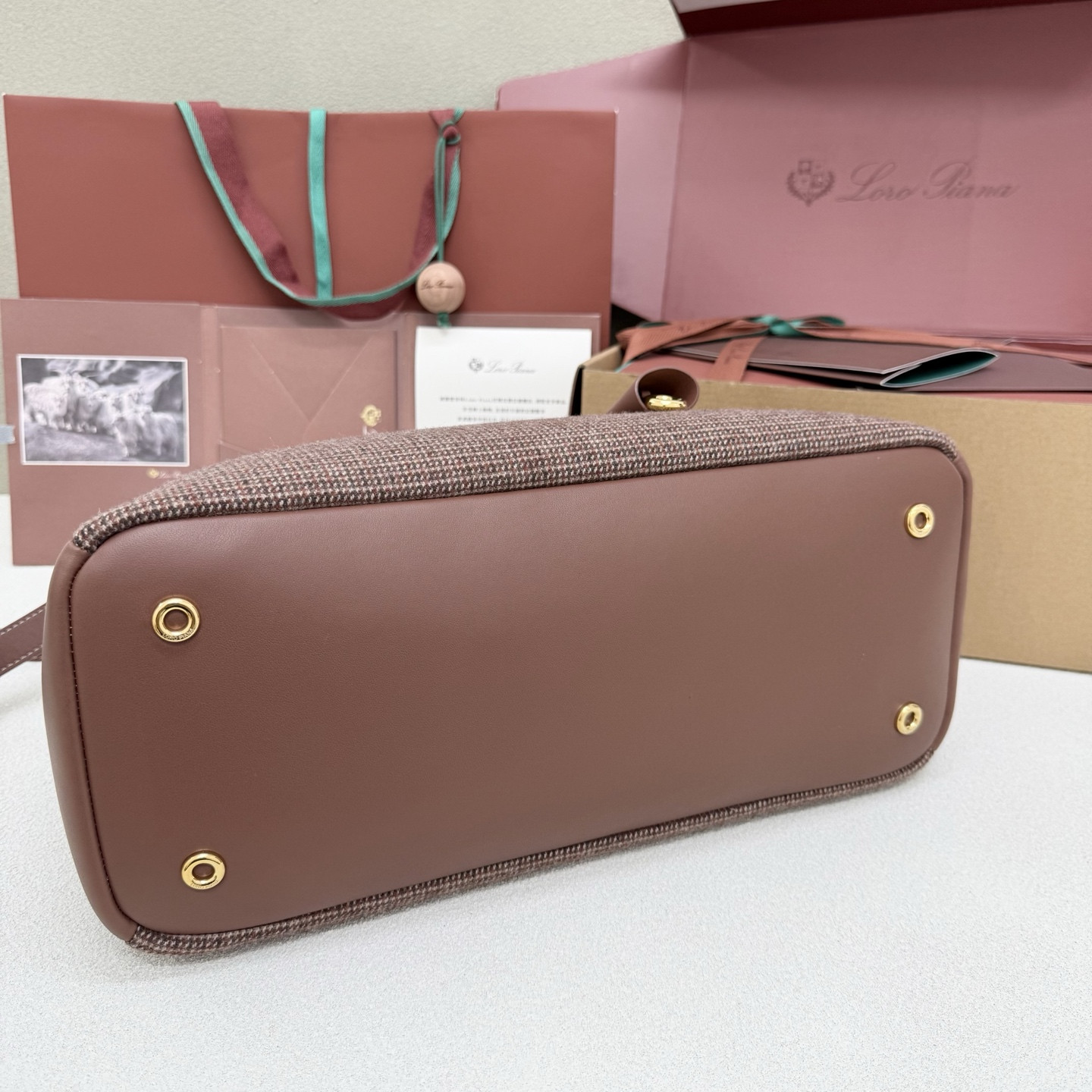 Loro Piana Needle 38x22x16cm