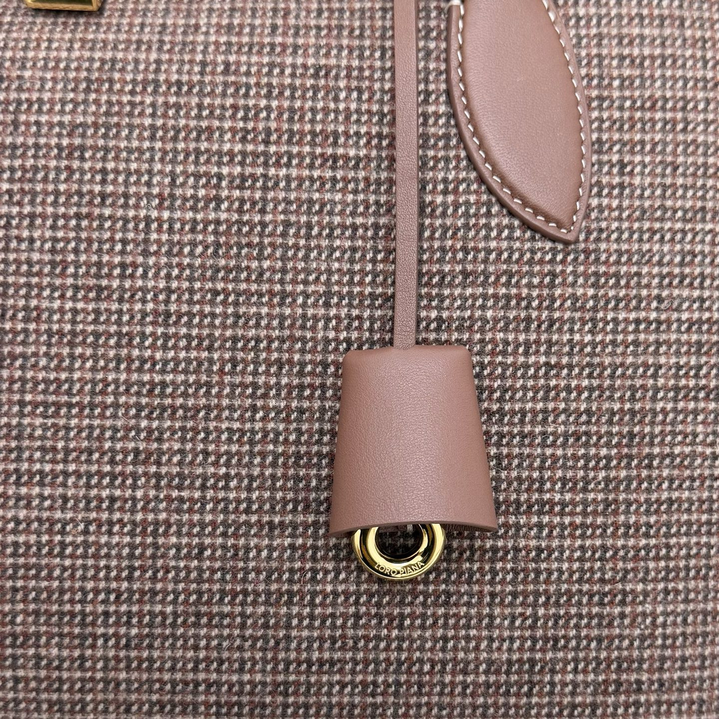 Loro Piana Needle 38x22x16cm