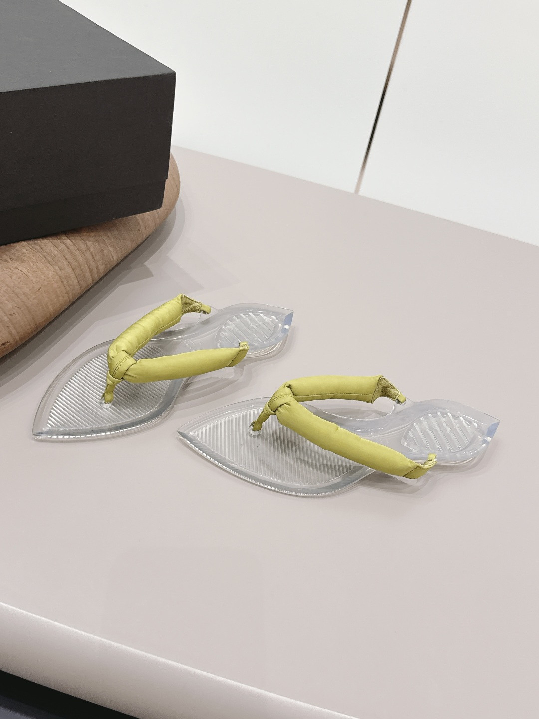 UA A1a1a INVISIBLE THONG Sandals