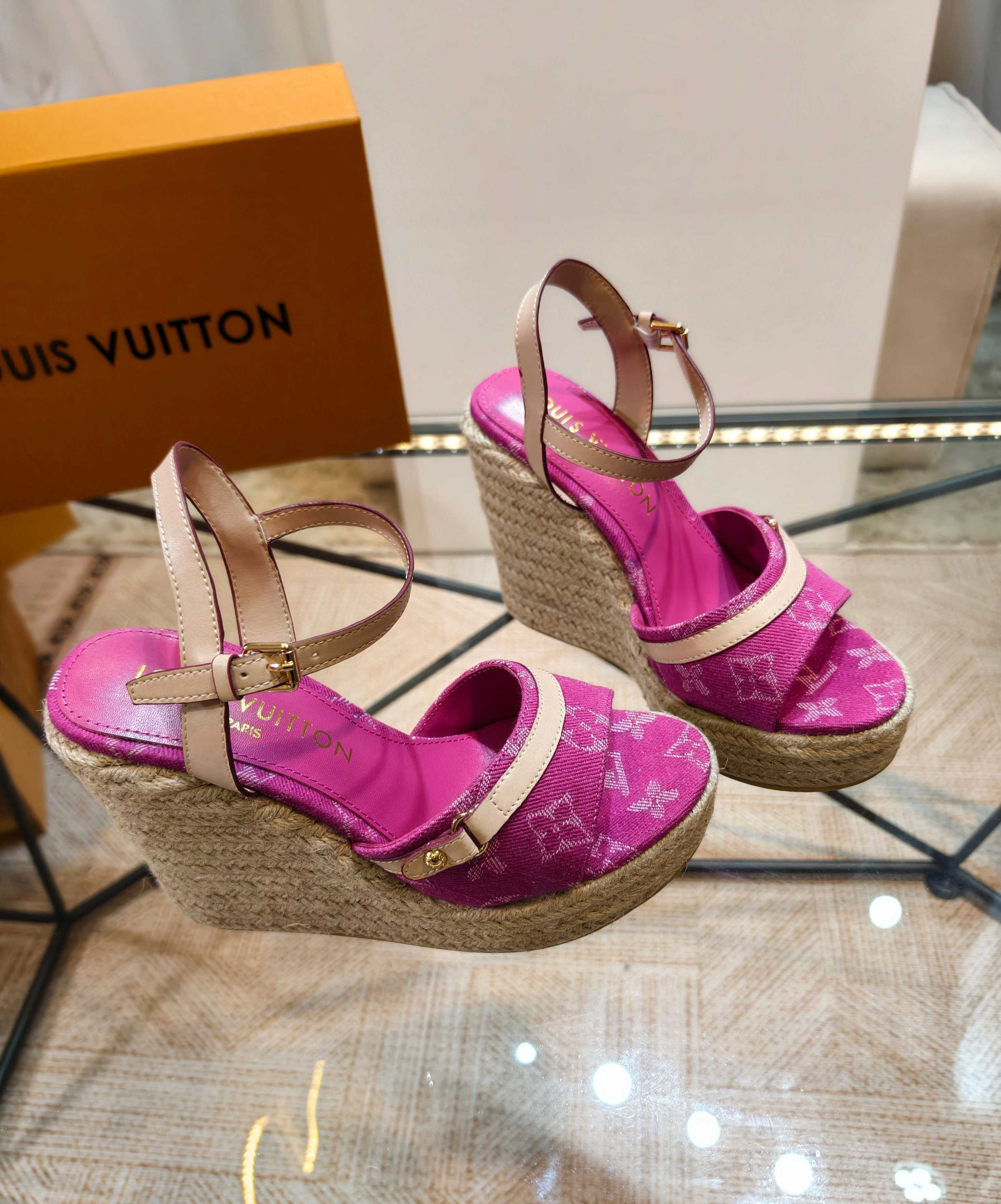 UA LV Helios Wedge Sandal