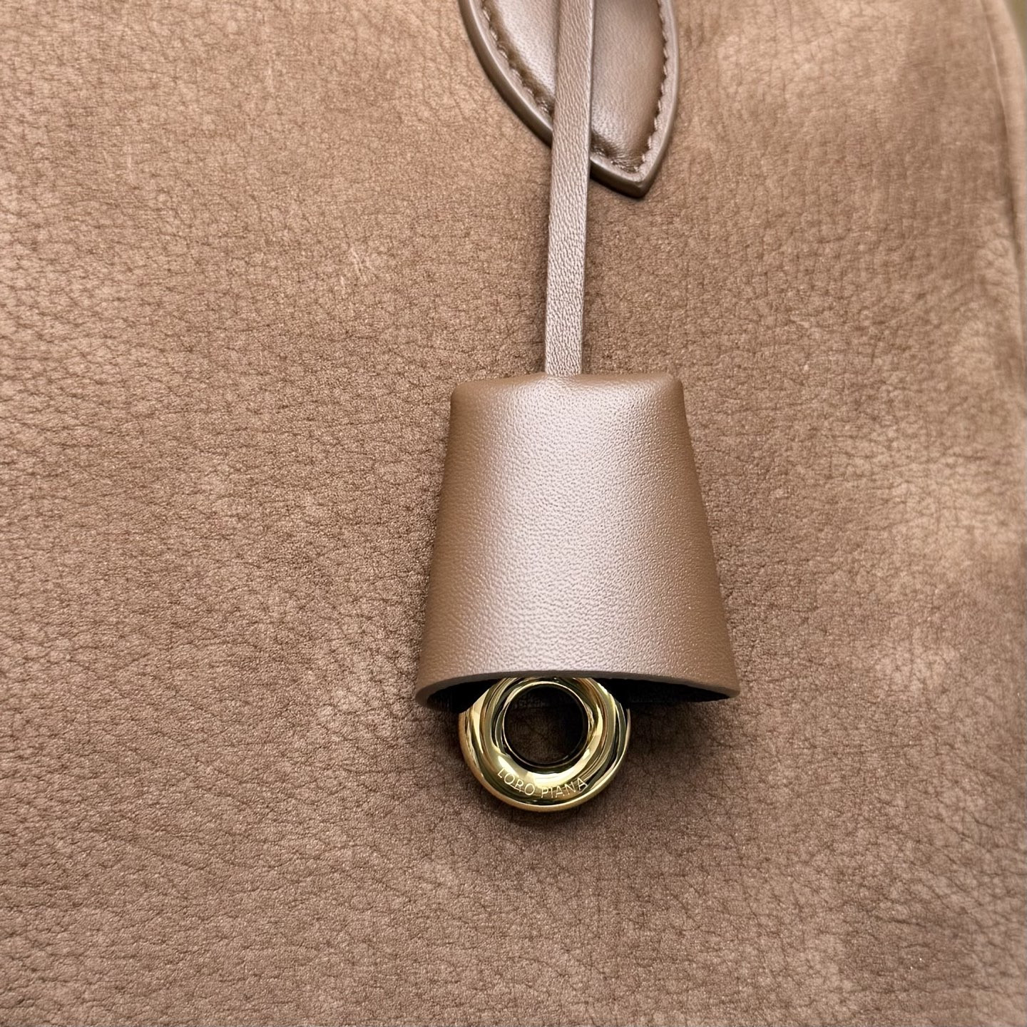 Loro Piana Needle 38x22x16cm