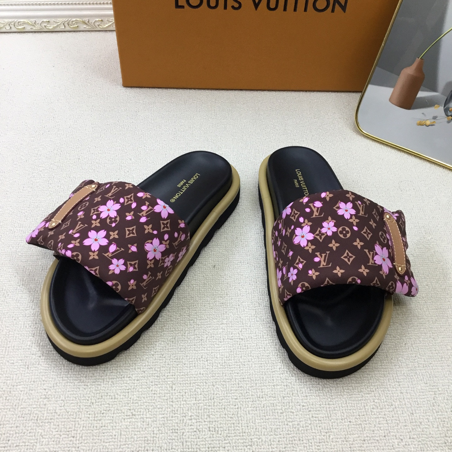 UA LV Pool Pillow Flat Comfort Mule