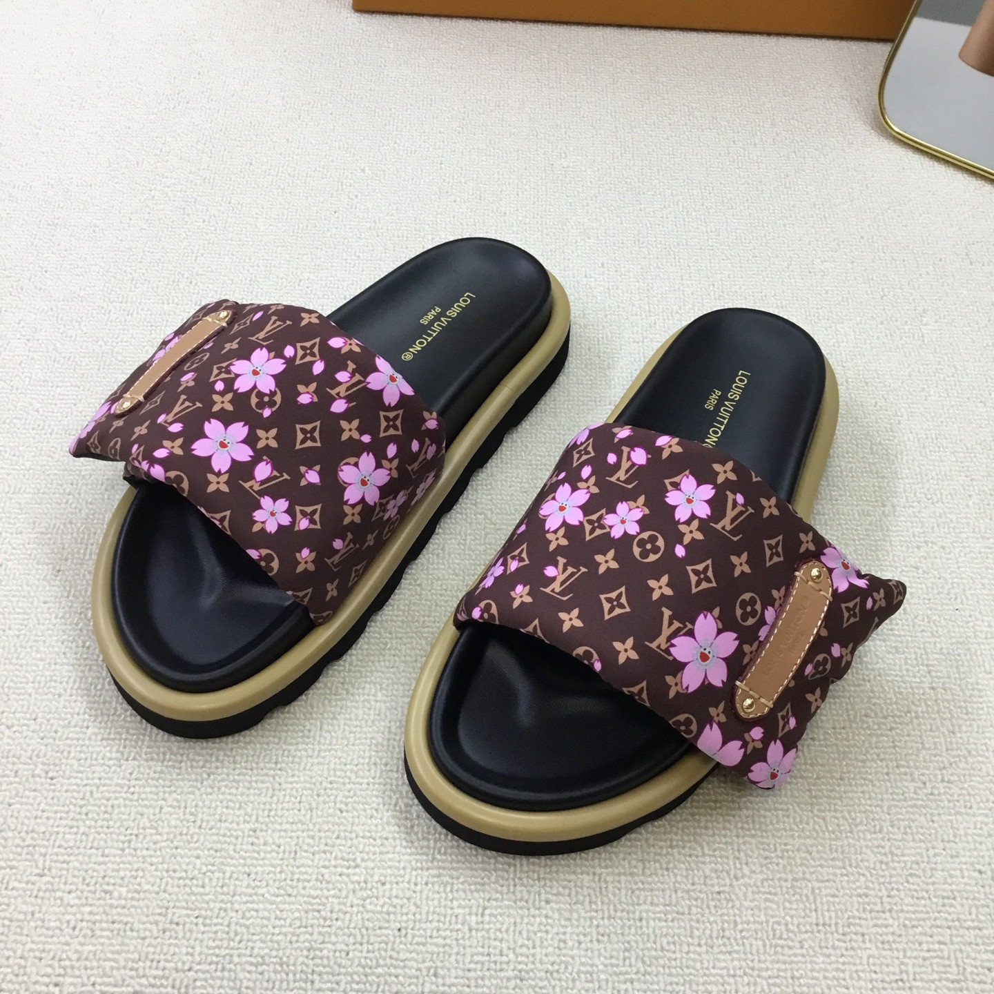 UA LV Pool Pillow Flat Comfort Mule