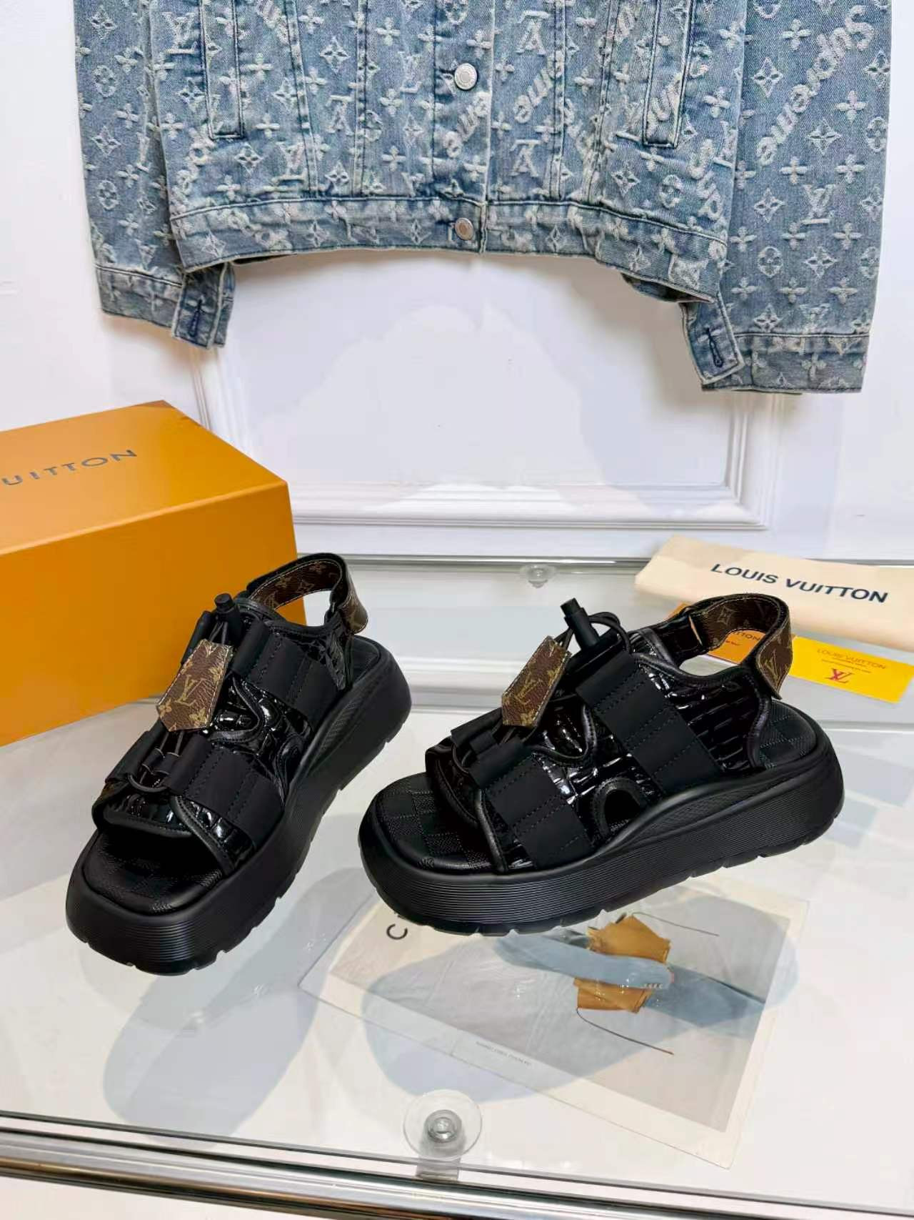 UA LV Chameleon Platform Comfort Sandal