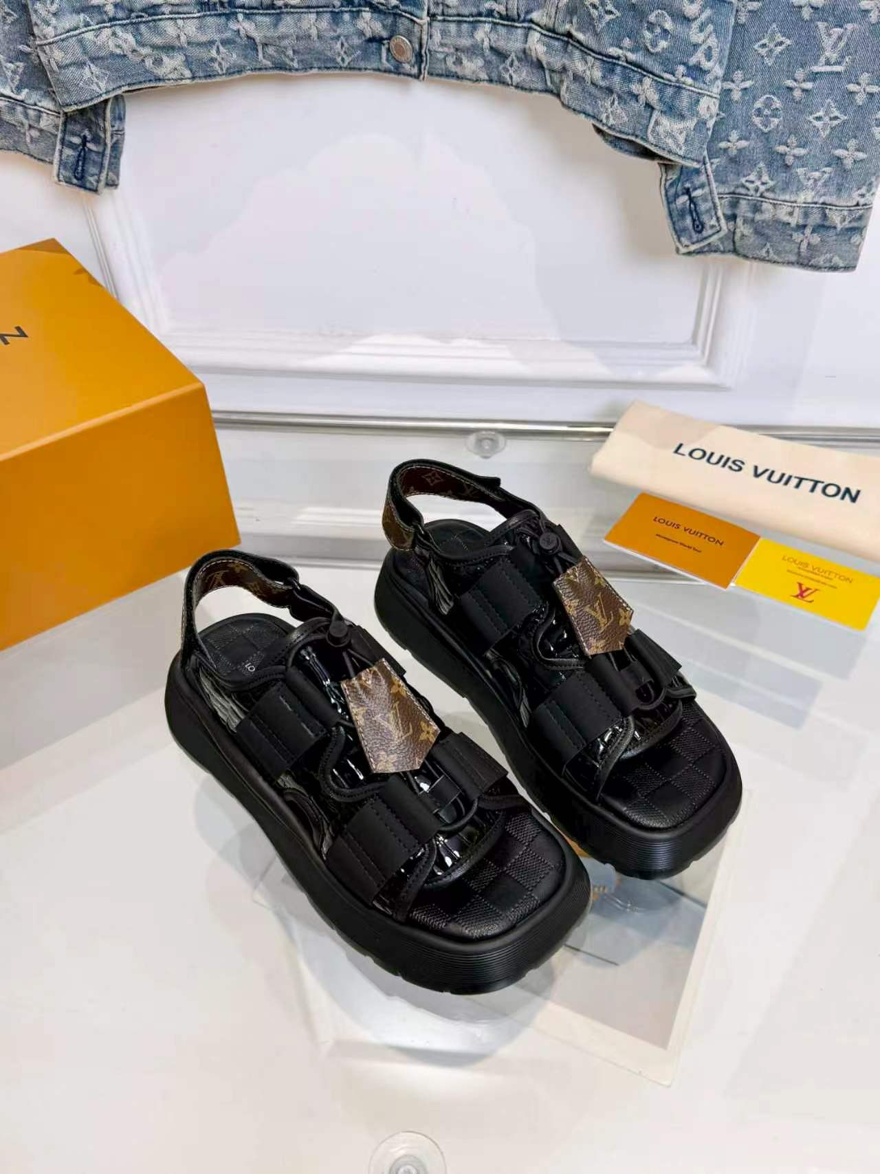 UA LV Chameleon Platform Comfort Sandal