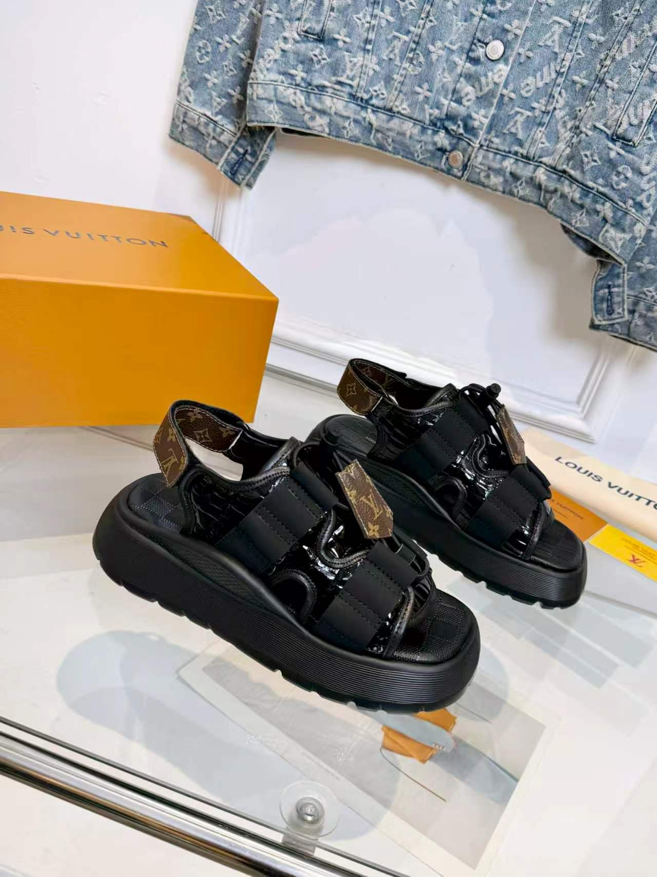 UA LV Chameleon Platform Comfort Sandal
