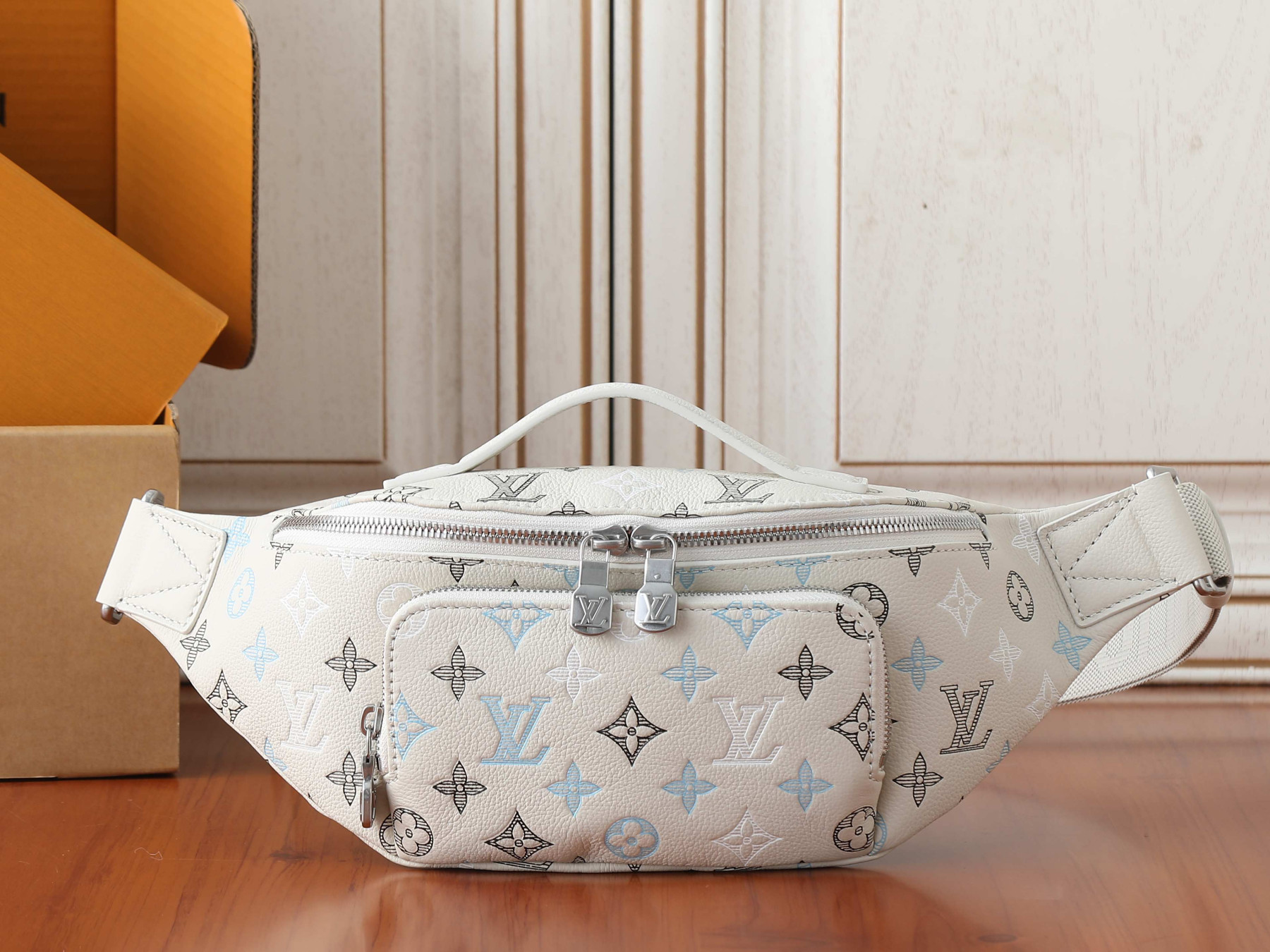 LV Rush Bumbag M28619 30x15x8cm