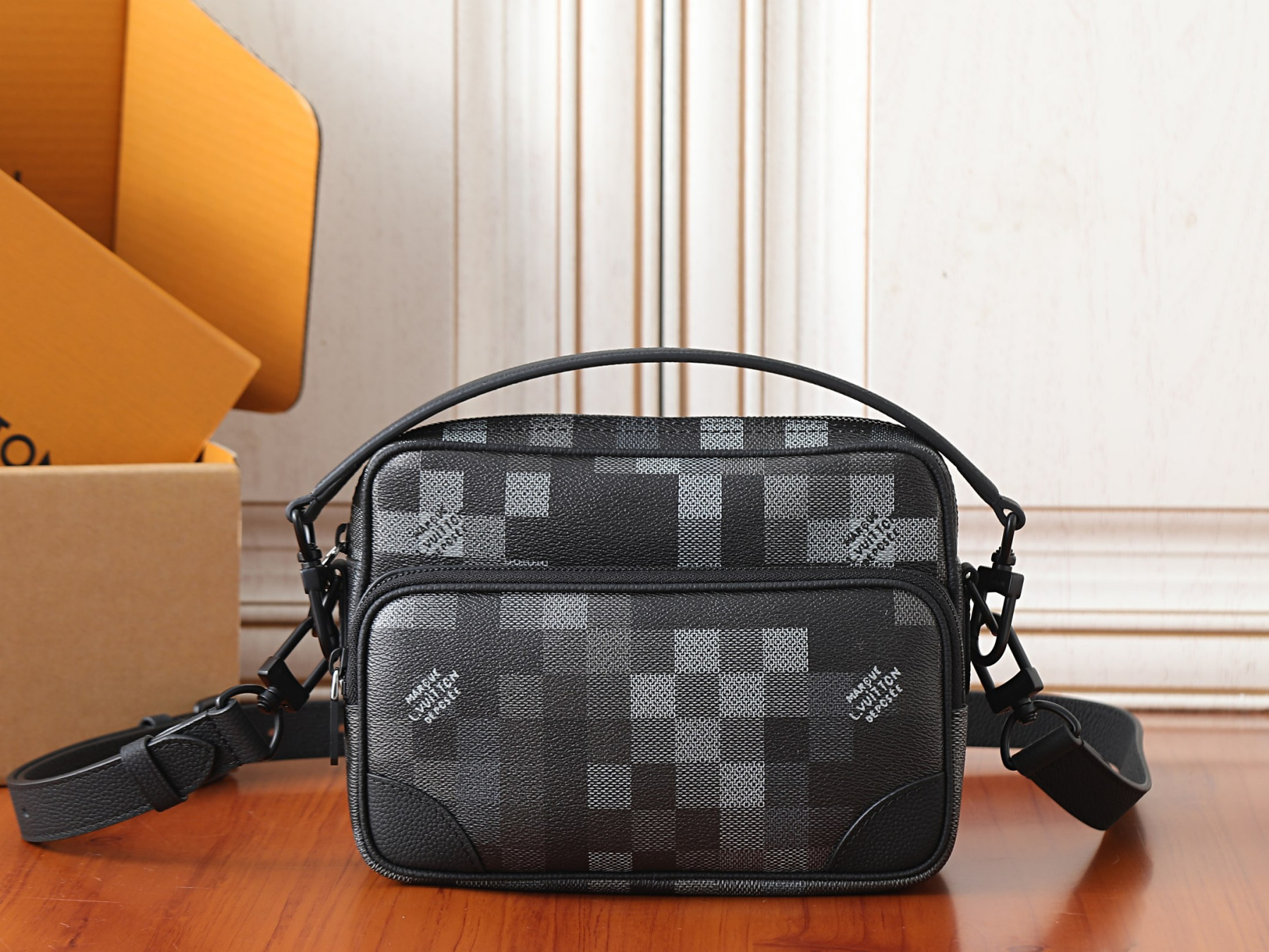 LV Nile Messenger M14988 25x17.5x11cm
