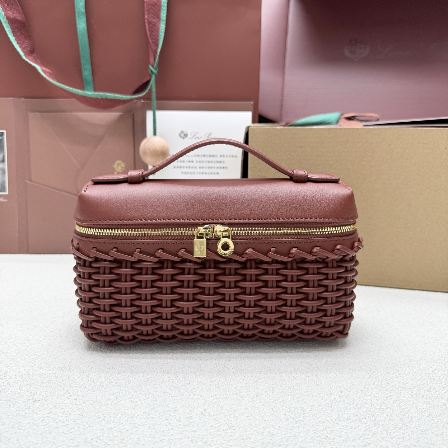 Loro Piana Extra Pocket L19 19 x 11.5 x 7cm