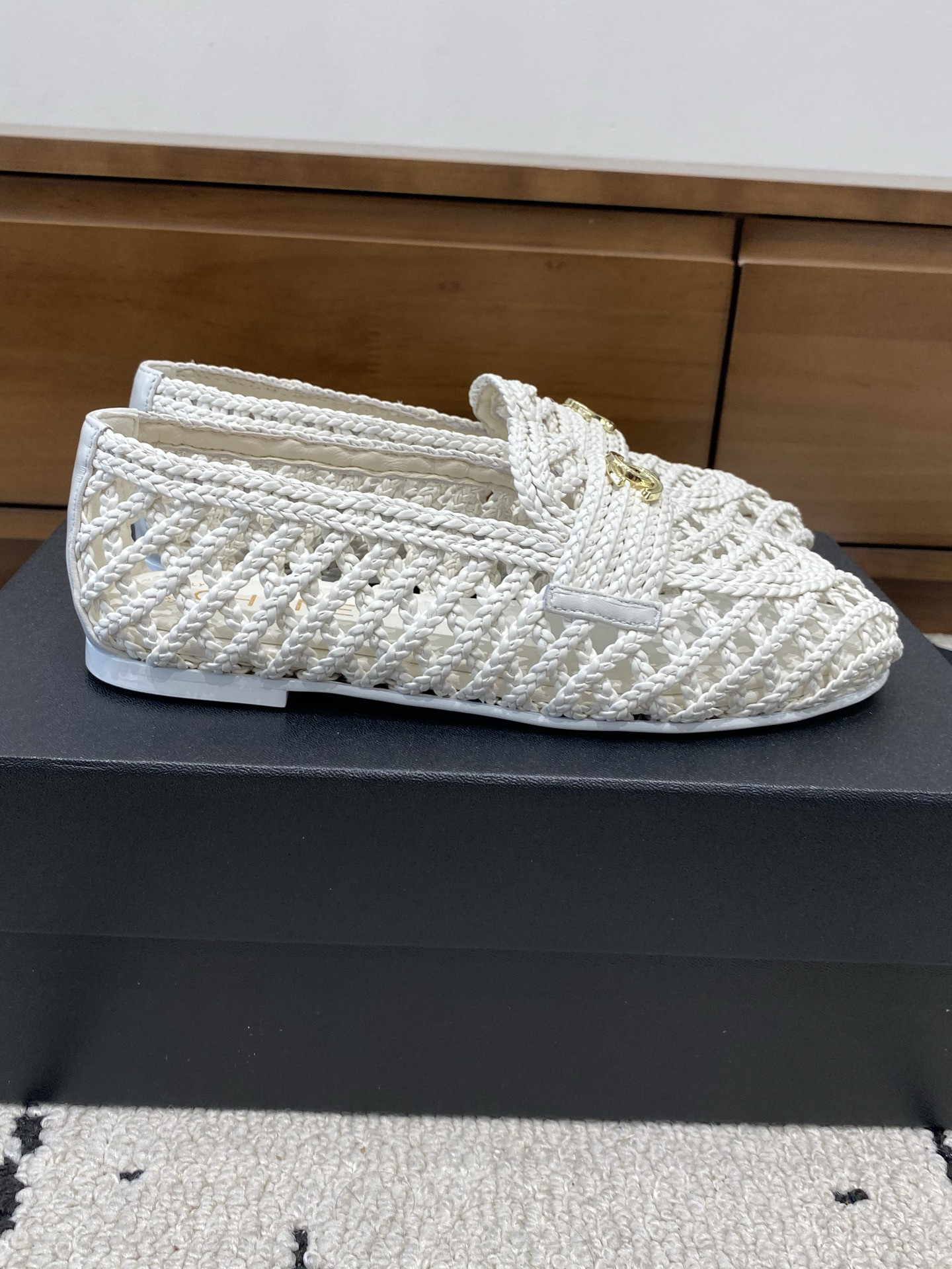ua Ch**el flat shoes