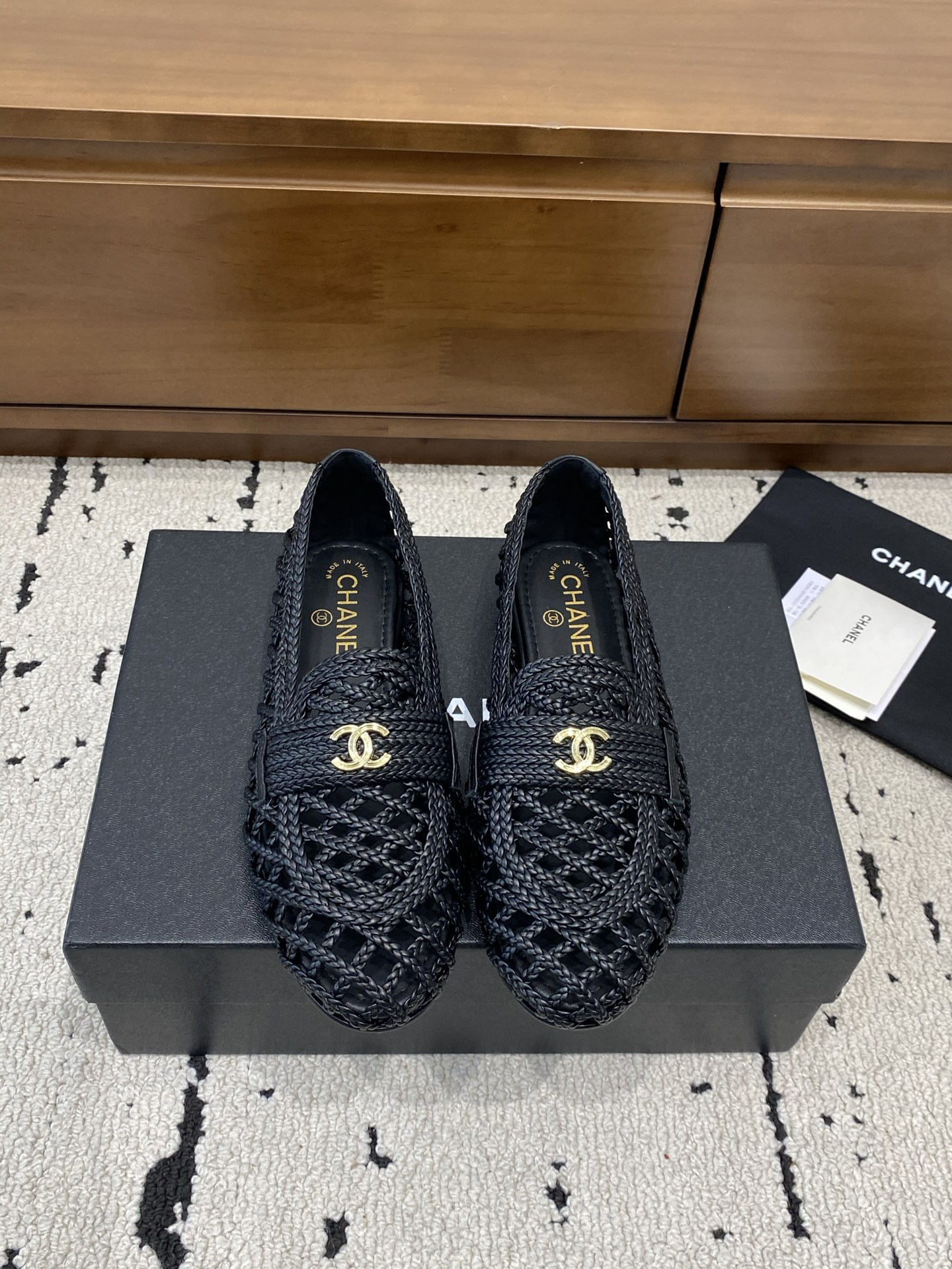 ua Ch**el flat shoes