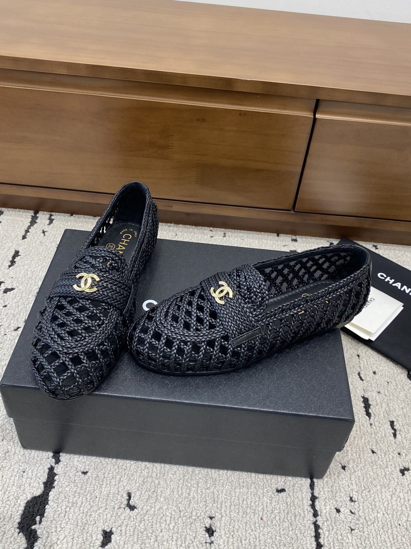 ua Ch**el flat shoes